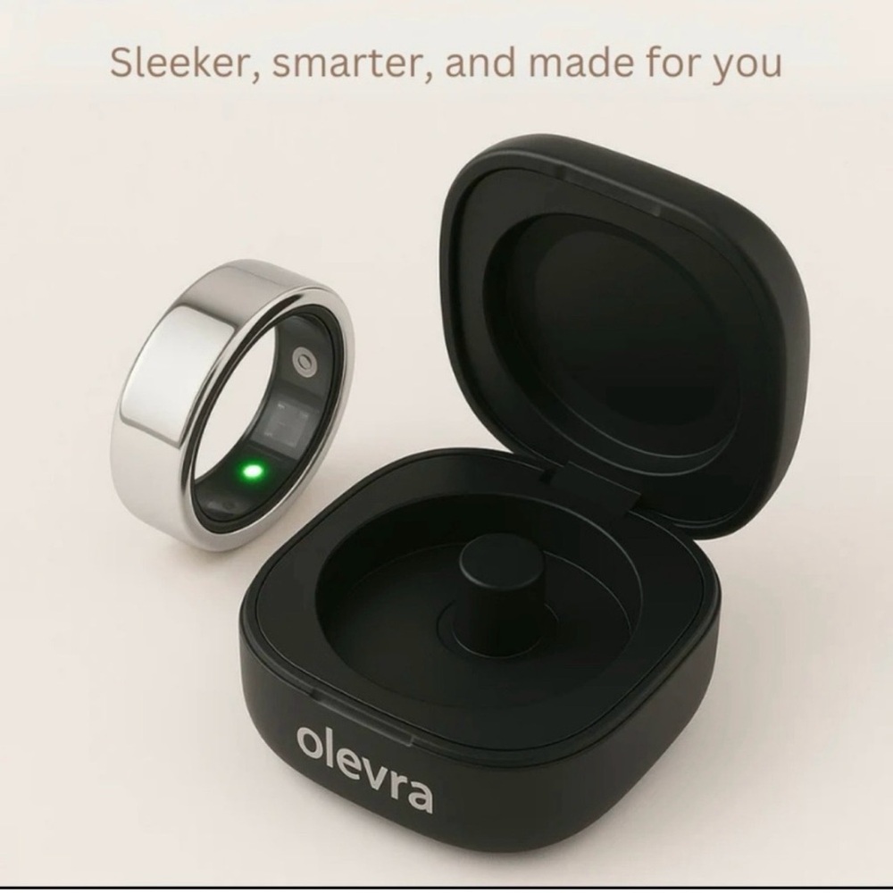 NWT Olevra smart ring in silver